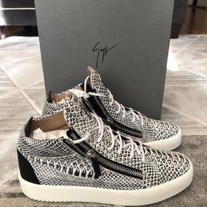 ⚪️⚫️Giuseppe Zanotti⚪️⚫️